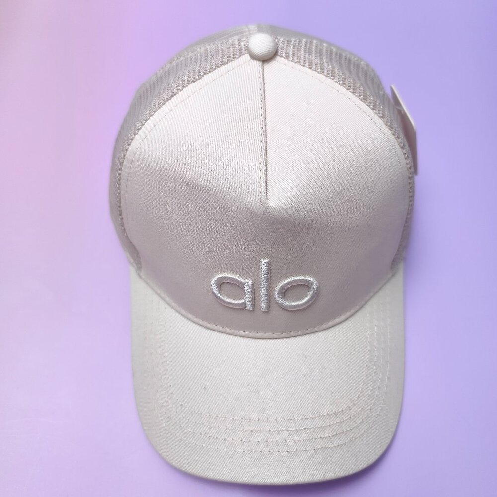 **NWT** ALO Yoga Off-Duty Baseball Cap - Bone